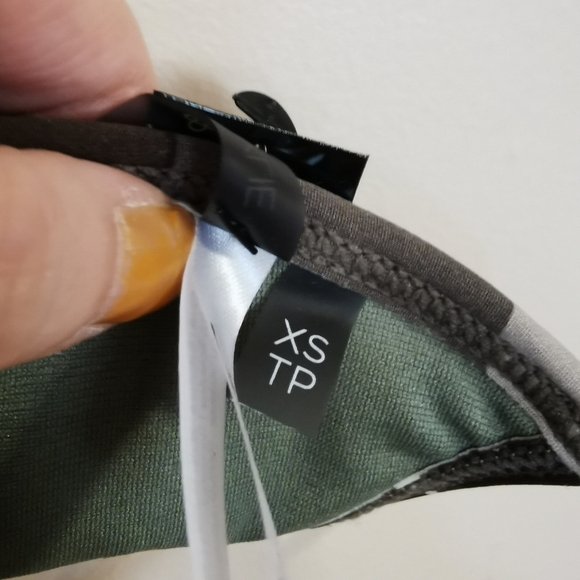 Kendall & Kylie swimming army top size XS - Picture 4 of 8